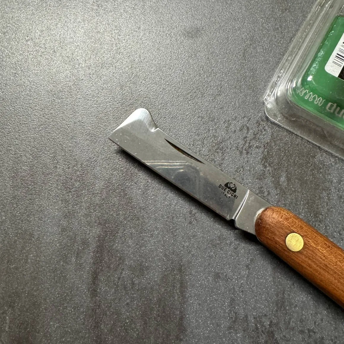 coltello_da_innesto__mani_2.webp Coltello Da Innesto - Manico In Legno
