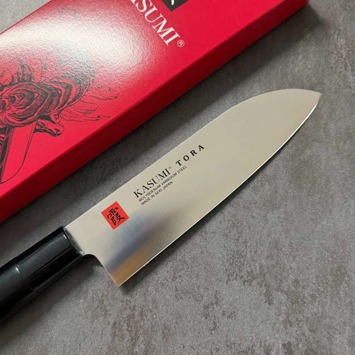 coltello_kasumi_tora__san_1.webp Coltello Kasumi Tora - Santoku 16,5 Cm