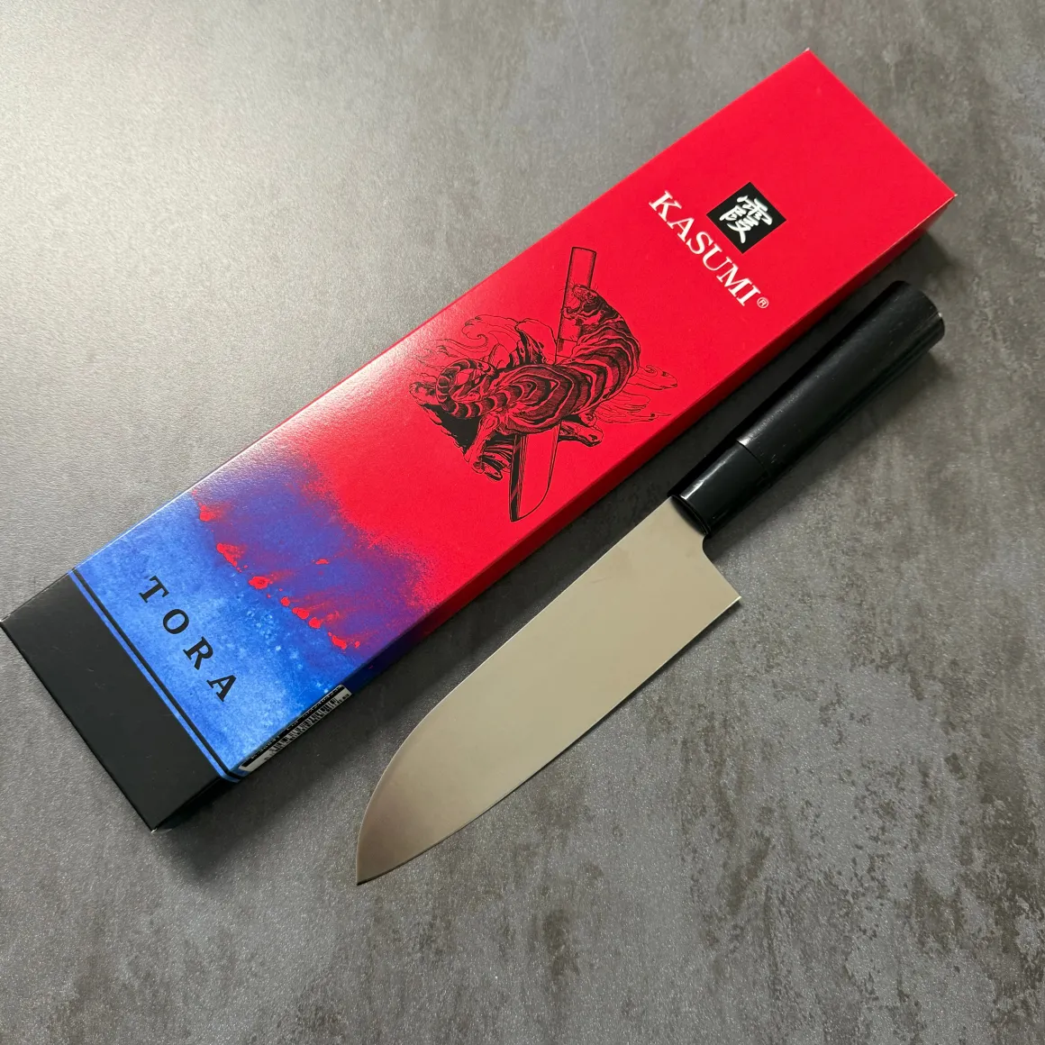 coltello_kasumi_tora__san_3.webp Coltello Kasumi Tora - Santoku 16,5 Cm