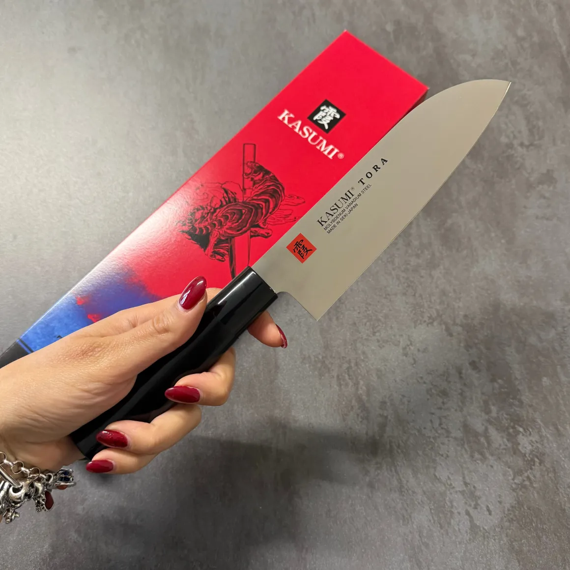 coltello_kasumi_tora__san_4.webp Coltello Kasumi Tora - Santoku 16,5 Cm