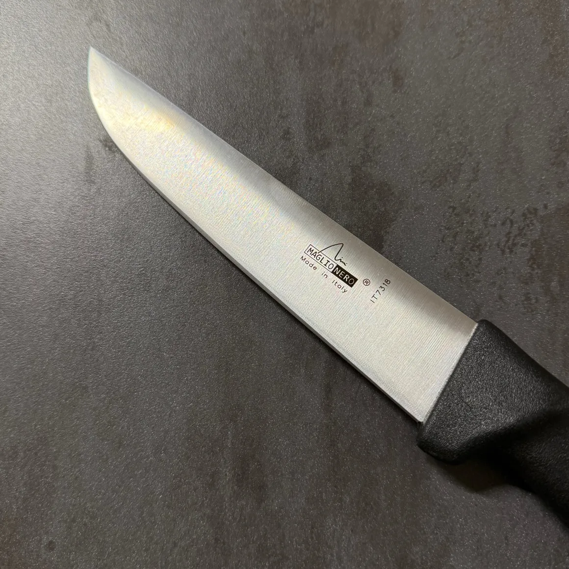coltello_macelleria_franc_1-3.webp COLTELLO MACELLERIA FRANCESE STRETTO 18CM - MAGLIONERO -