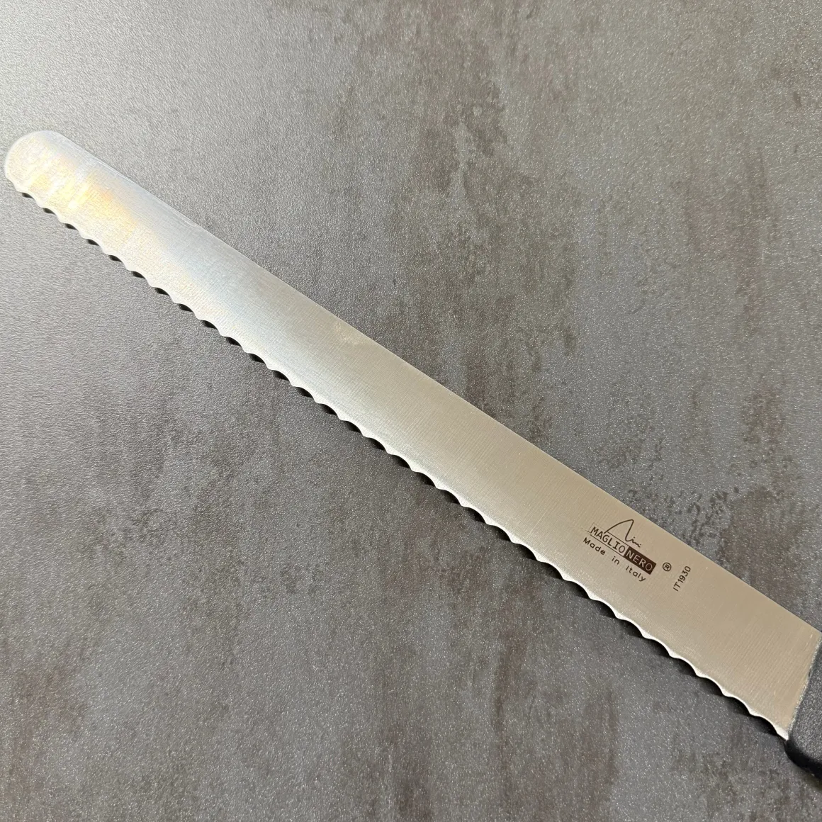 coltello_pane_cm__maglion_1.webp COLTELLO PANE 30CM - MAGLIONERO -