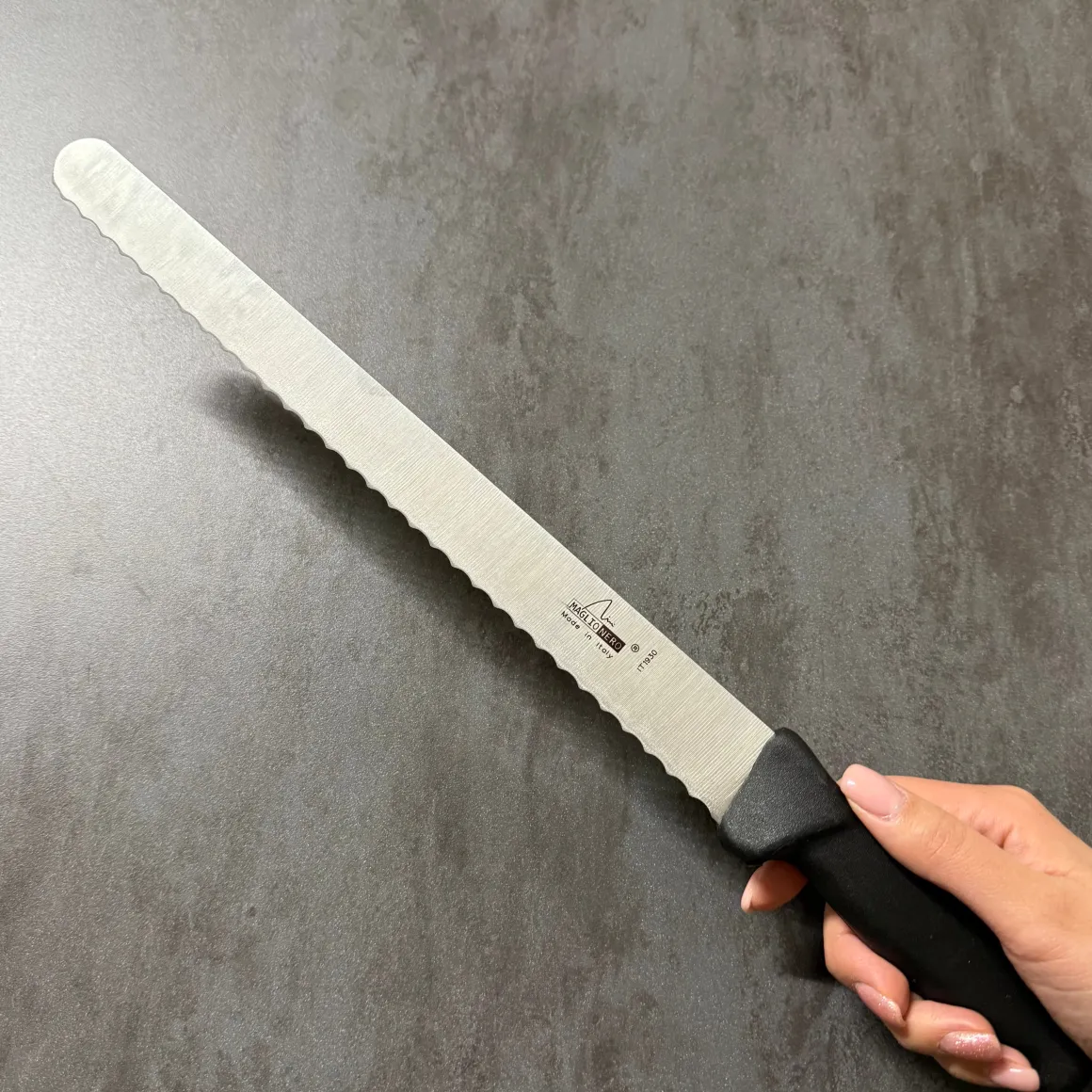coltello_pane_cm__maglion_3.webp COLTELLO PANE 30CM - MAGLIONERO -