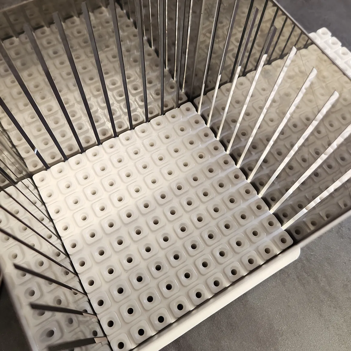 cubo_per__arrosticini__in_4.webp Cubo per 100 Arrosticini - in acciaio Inox