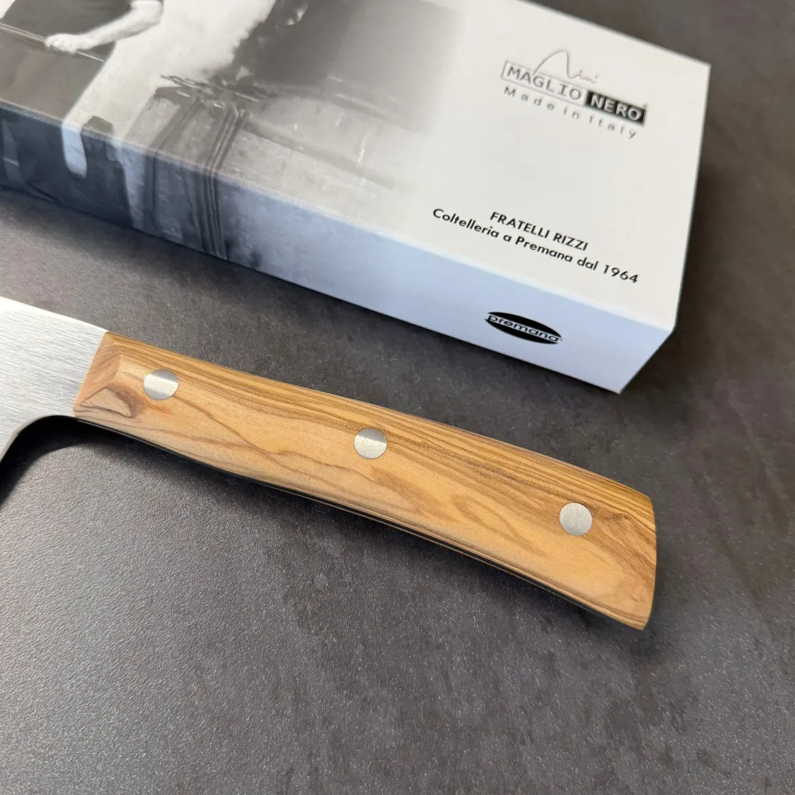 maglionero__coltello_cuoc_2.webp MAGLIONERO - COLTELLO CUOCO LINEA ISIDE - 25 CM ULIVO