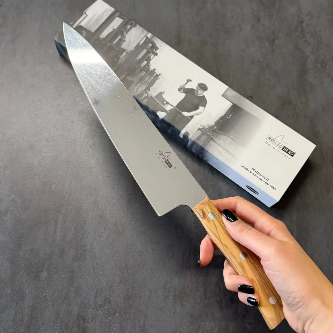 maglionero__coltello_cuoc_3.webp MAGLIONERO - COLTELLO CUOCO LINEA ISIDE - 25 CM ULIVO
