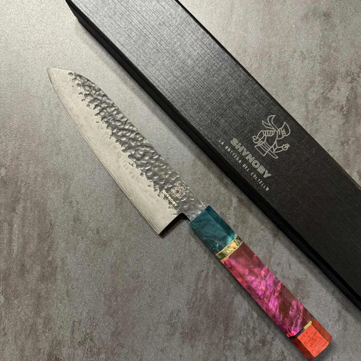 shynoby_hammered_pro__san_0.webp Shynoby Hammered Pro - Santoku 18cm