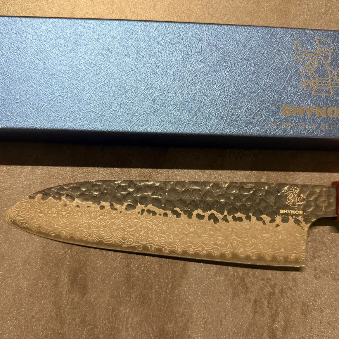 shynoby_hammered_pro__san_1-2.webp Shynoby Hammered Pro - Santoku 18,5cm