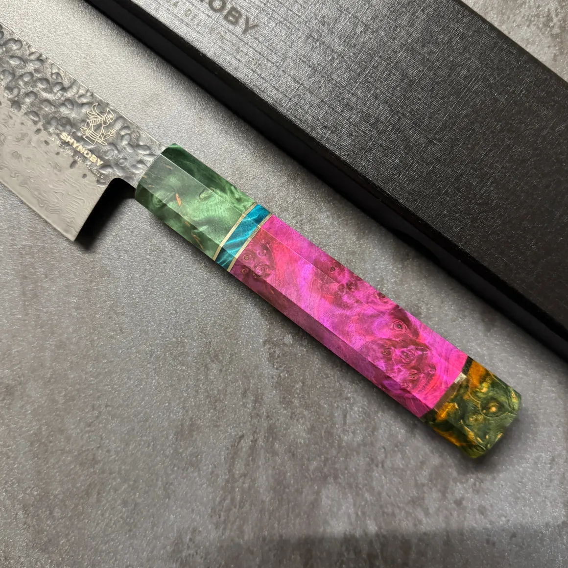 shynoby_hammered_pro__san_2-1.webp Shynoby Hammered Pro - Santoku 18cm