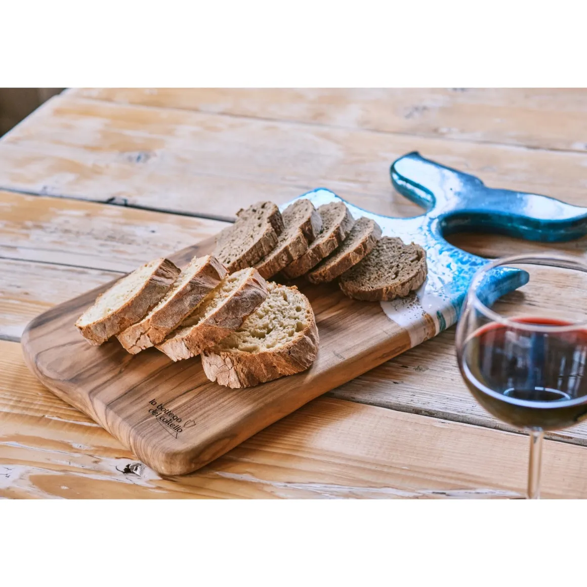 tagliere_artigianale__uli_0.webp TAGLIERE ARTIGIANALE - ULIVO E RESINA - BALENA