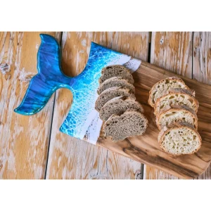 TAGLIERE ARTIGIANALE - ULIVO E RESINA - BALENA