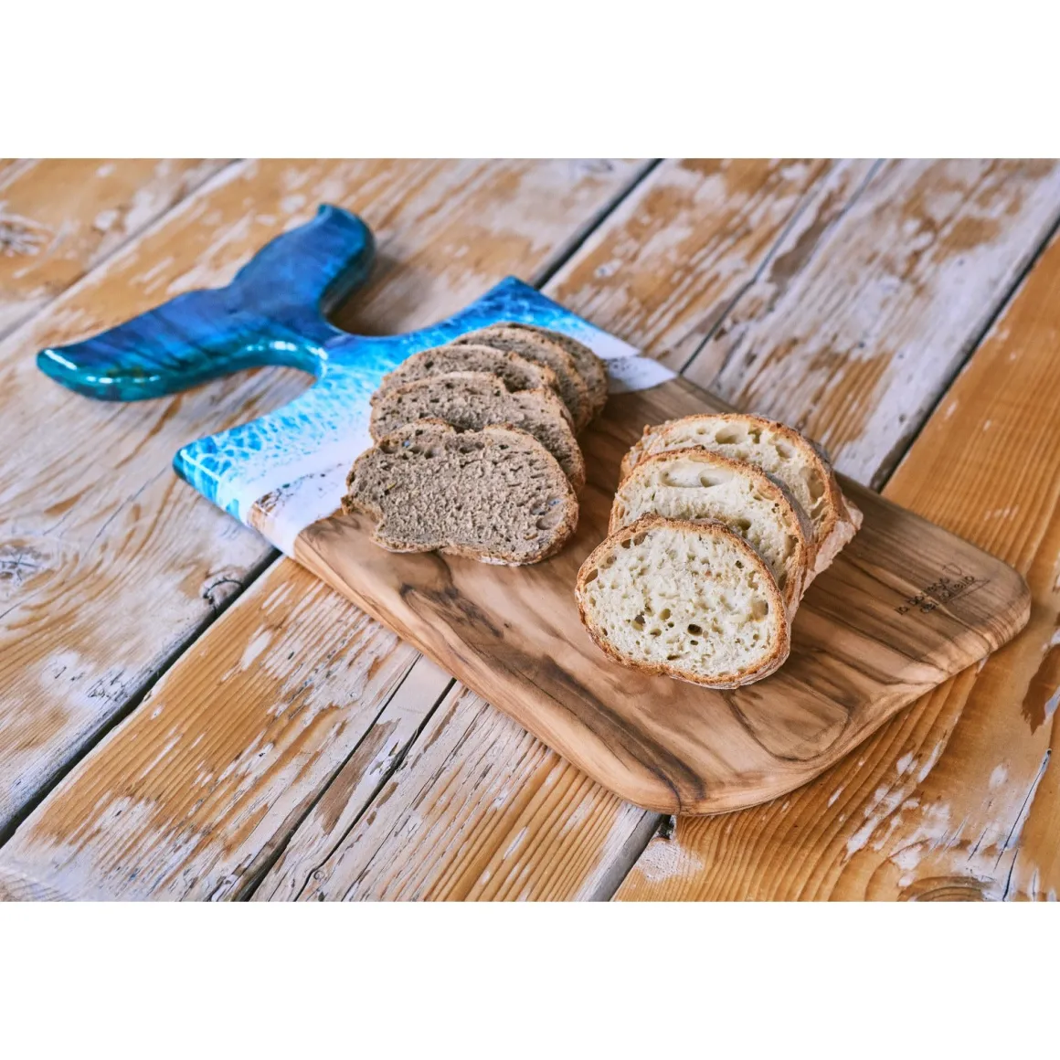 tagliere_artigianale__uli_2.webp TAGLIERE ARTIGIANALE - ULIVO E RESINA - BALENA