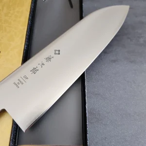 TOJIRO - MADE IN JAPAN -SERIE DP3 - COLTELLO SANTOKU 17CM