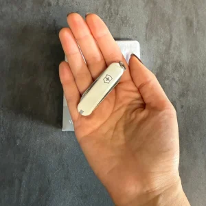 VICTORINOX - CLASSIC - FALLING SNOW