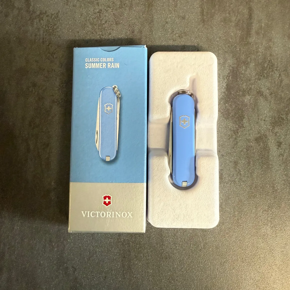 victorinox__classic__summ_0.webp VICTORINOX - CLASSIC - SUMMER RAIN